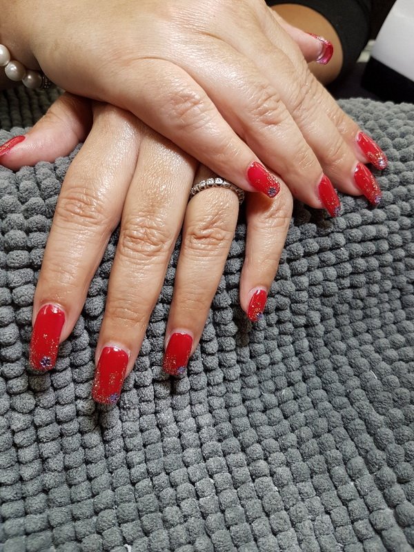 Nails Red