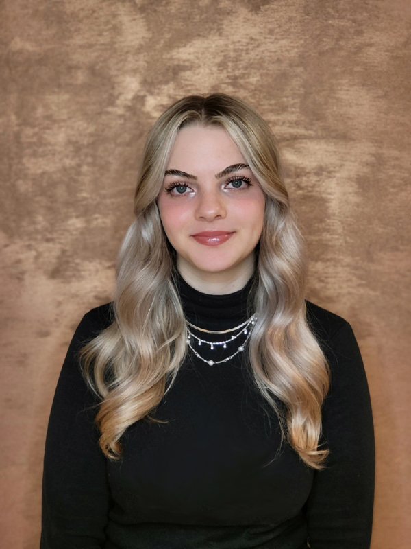 Nadja — Hairstylistin Hair Fashion Tschaggelar