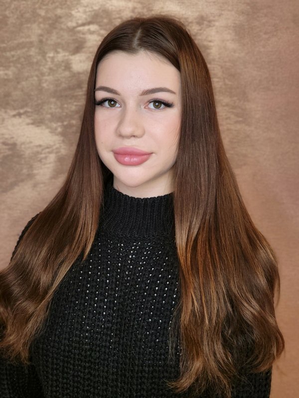 Valeriia — Lernende und Lash & Brow Stylistin Hair Fashion